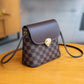 👜Damską torebkę crossbody z monogramem